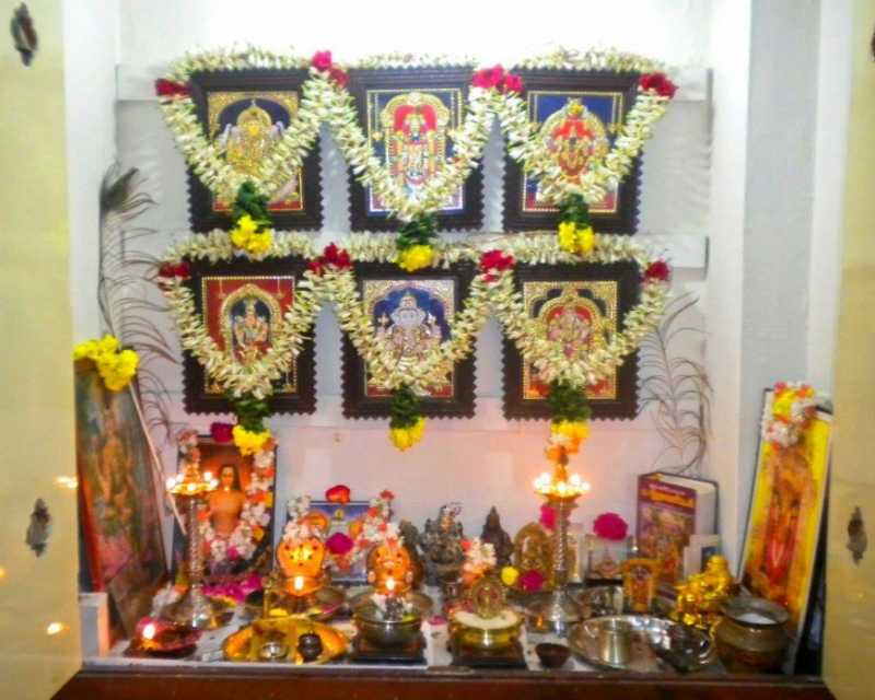வீட்டு பூஜை அறை எப்படி அமைக்க வேண்டும்? | poojai-arai